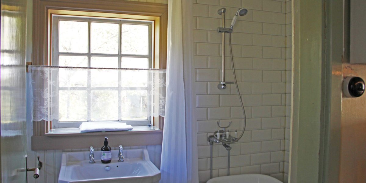 bathroom-IMG_6058-scaled.jpg